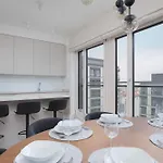 Lux Skyline Mennica With Parking And Ac By Renters Prestige アパート