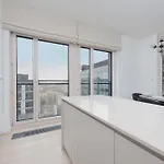 Lux Skyline Mennica With Parking And Ac By Renters Prestige アパート ワルシャワ
