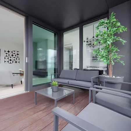 公寓 Lux Skyline Mennica With Parking And Ac By Renters Prestige 华沙