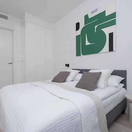 Appartement Lux Skyline Mennica With Parking And Ac By Renters Prestige *