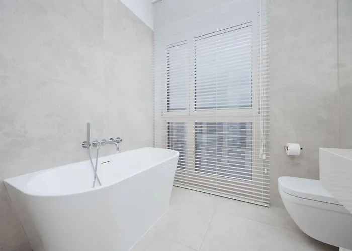 公寓 Lux Skyline Mennica With Parking And Ac By Renters Prestige 华沙