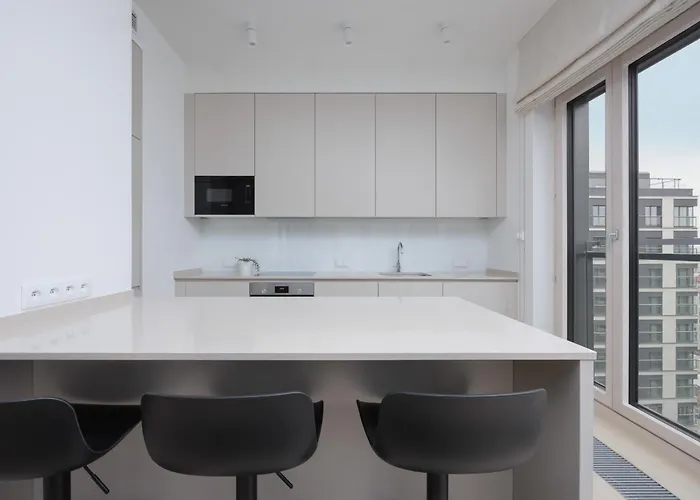 Lux Skyline Mennica With Parking And Ac By Renters Prestige Appartement