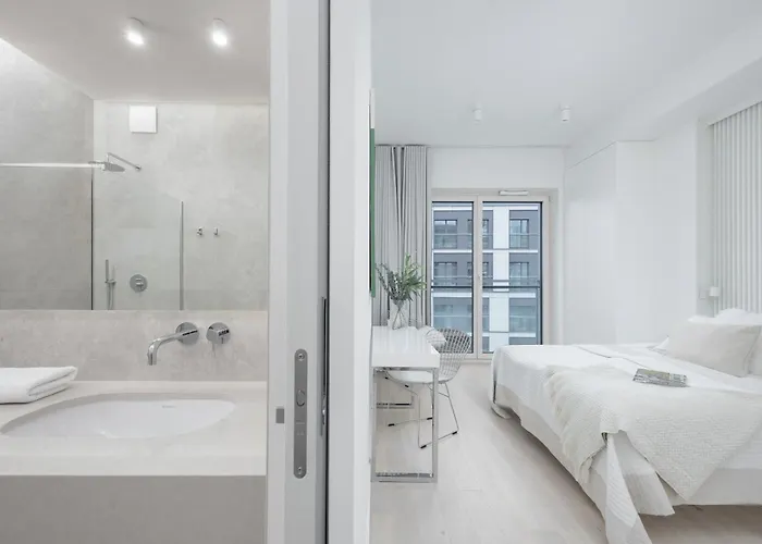 Lux Skyline Mennica With Parking And Ac By Renters Prestige Apartmán *