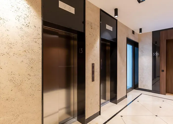 Lux Skyline Mennica With Parking And Ac By Renters Prestige Varsovie