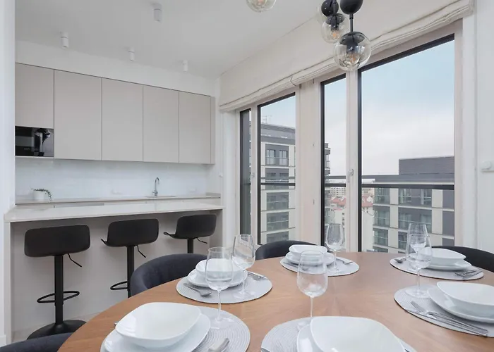 Lux Skyline Mennica With Parking And Ac By Renters Prestige Lägenhet