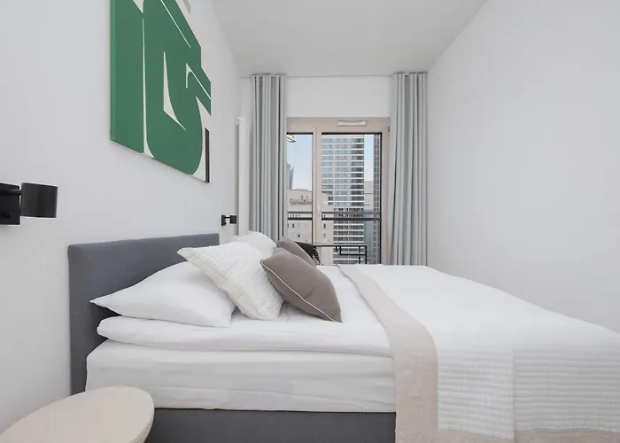 Lägenhet Lux Skyline Mennica With Parking And Ac By Renters Prestige